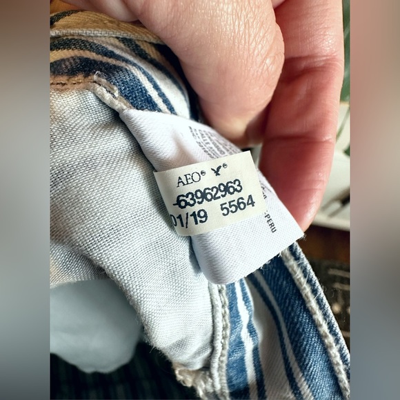 American Eagle Outfitters Denim Mom Shorts - Picture 7 of 8